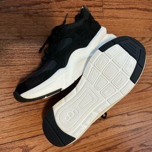 UGG LA HILLS Logo Black & Cream Sneakers